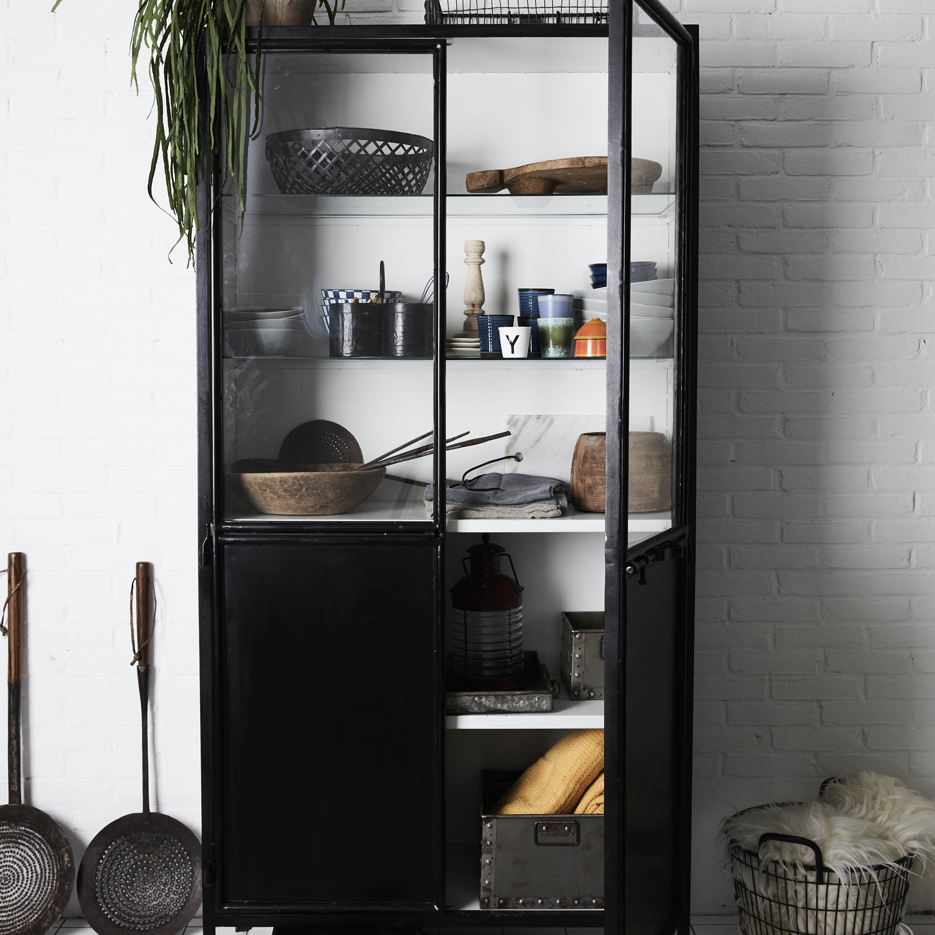 Vitrinekast Washington zwart thumbnail hover image