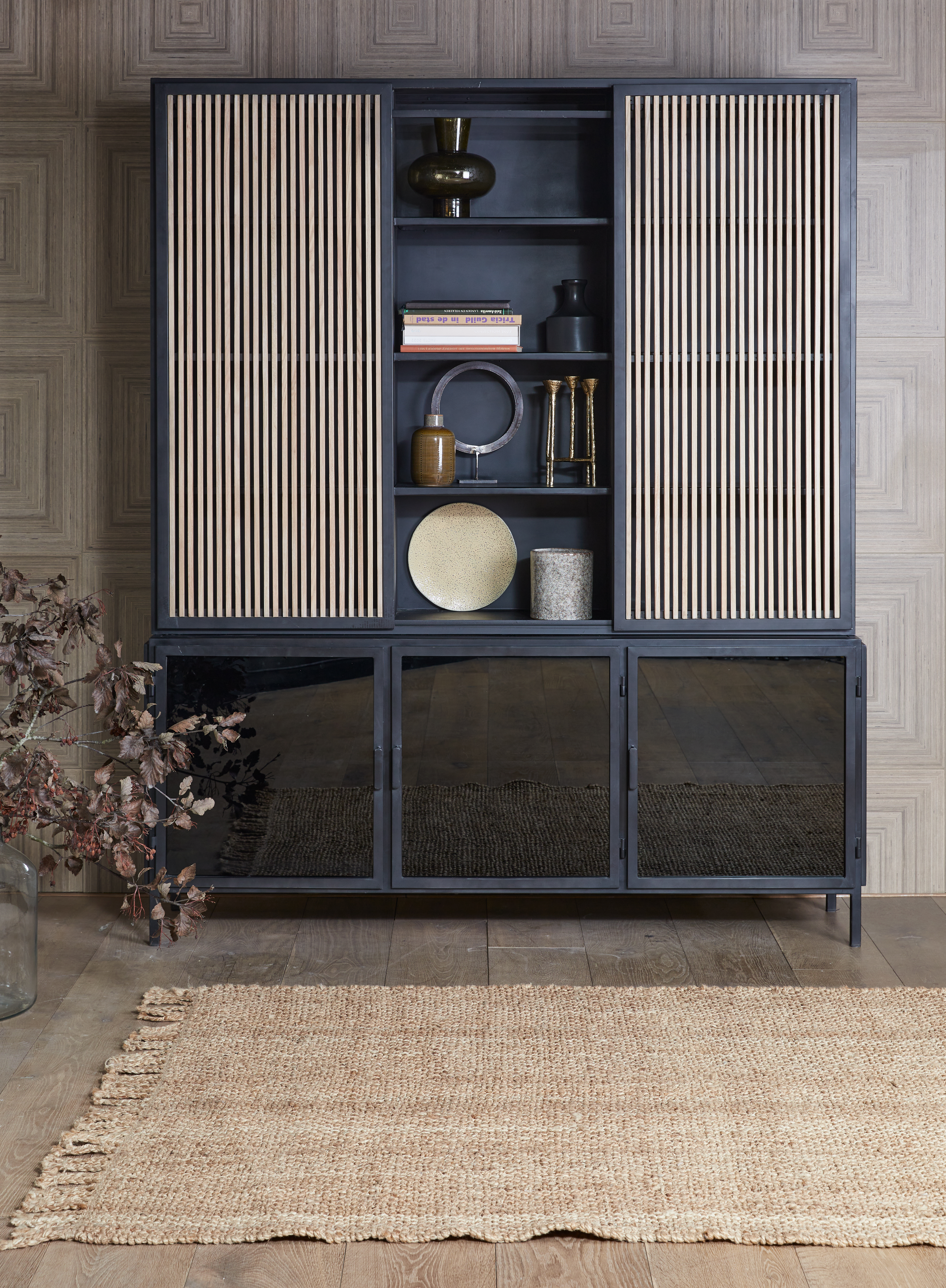 Wandkast Garland Zwart met houten schuifdeuren thumbnail hover image